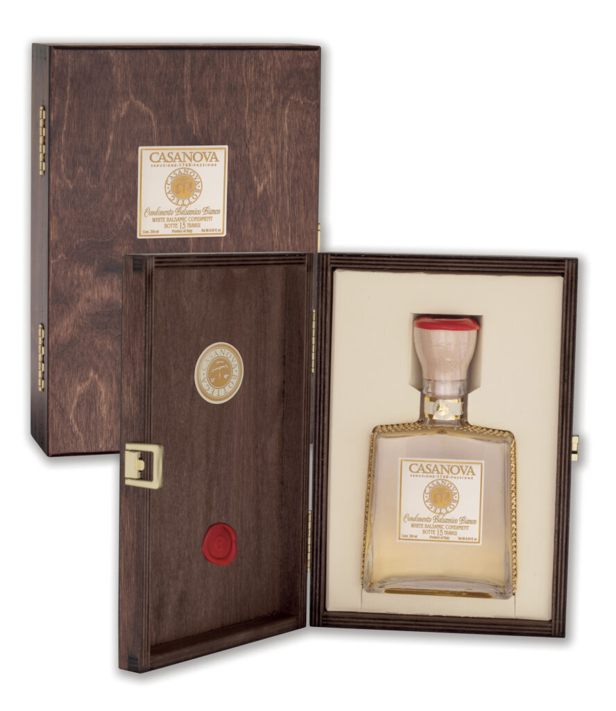 Condimento Balsamico Bianco Qualità 15 Preziosa 250 ml Casanova, bottiglia con cofanetto in legno.
